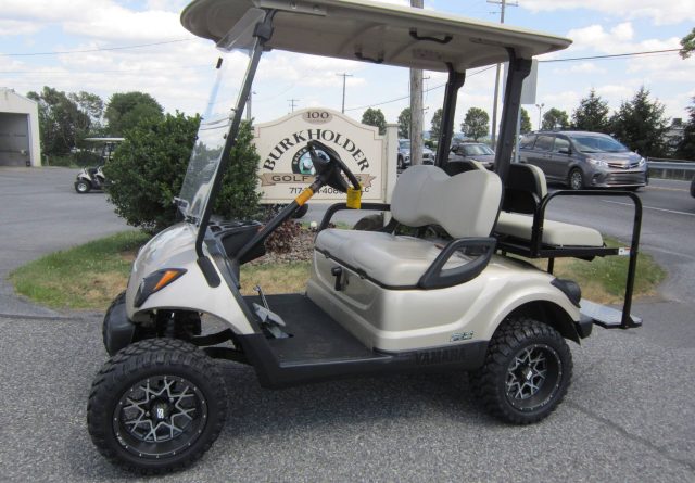 2015 Yamaha efi gas 4 passenger lifted golf cart