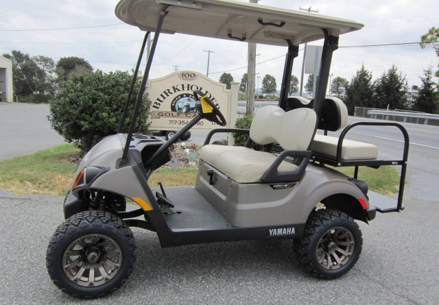 2021 Yamaha efi gas 4 passenger lifted golf cart