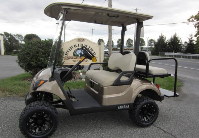 2021 Yamaha EFI Gas Lifted 4 Passenger golf cart